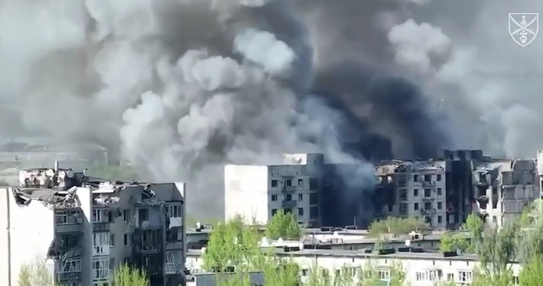 Khói bốc lên trong giao tranh ở thành phố Pokrovsk, vùng Donetsk, miền đông Ukraine. Ảnh: Euromaidan Press.