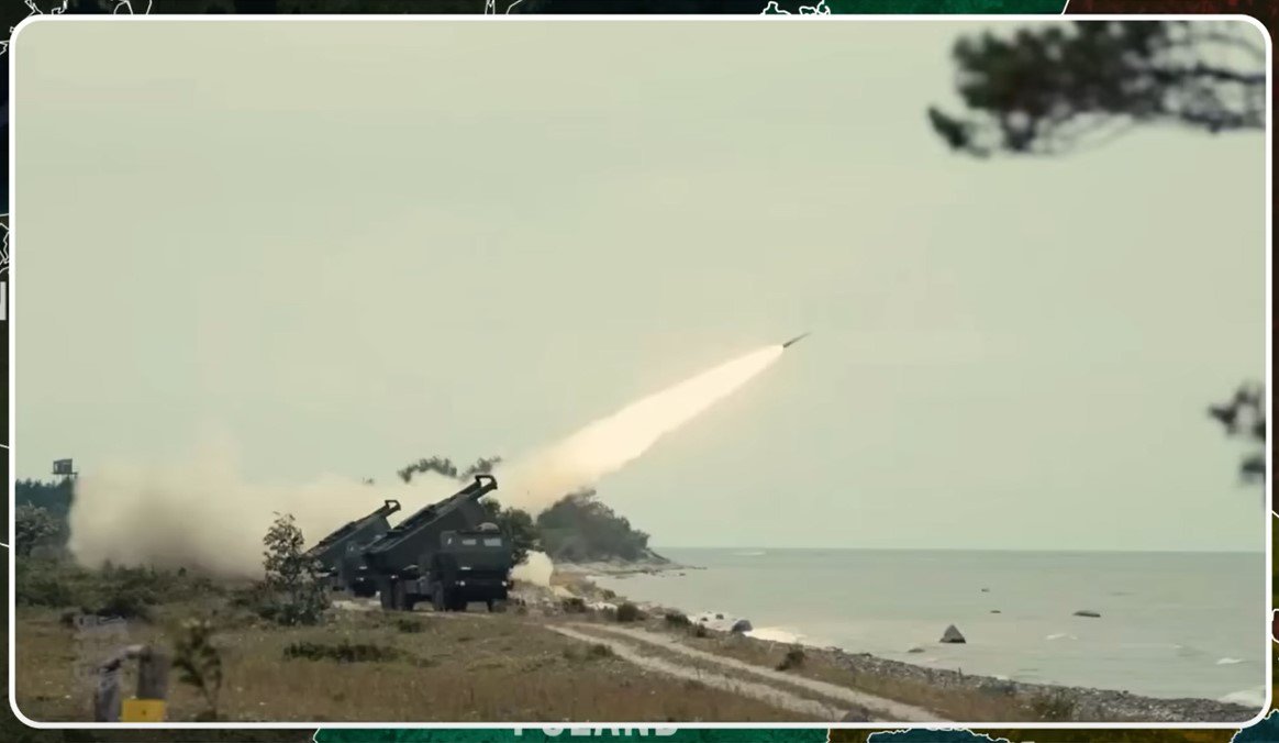 Pháo phản lực HIMARS do Estonia mua của Mỹ, khai hỏa trong cuộc tập trận. Ảnh: Euromaidan Press.