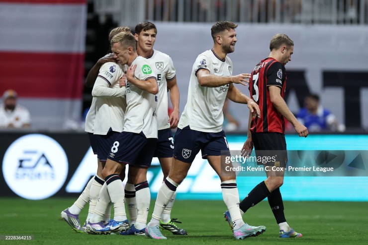 Bournemouth "phơi áo" trước West Ham