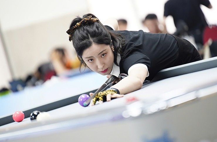 Hot girl Han Soye lọt top 16 dù tranh tài với các cơ thủ nam hàng đầu Việt Nam