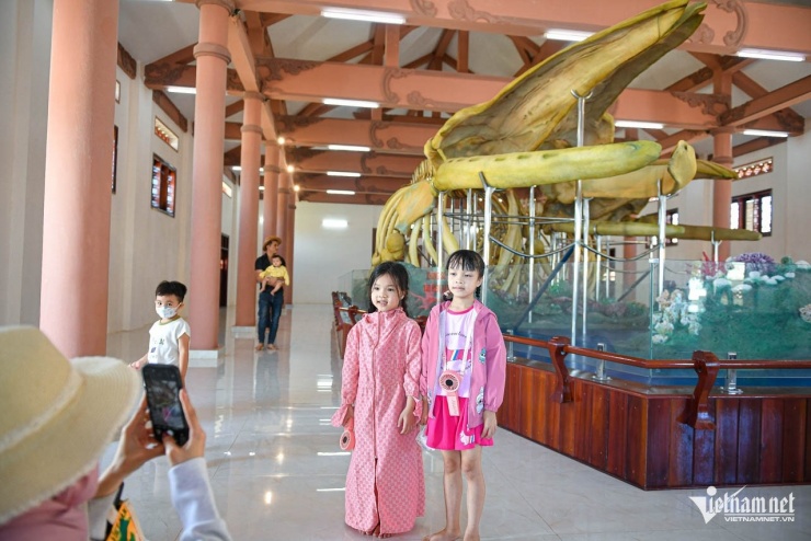 Lăng thờ bí ẩn ở đảo Lý Sơn, có 2 bộ xương cá khổng lồ đã tồn tại hàng thế kỷ - 2