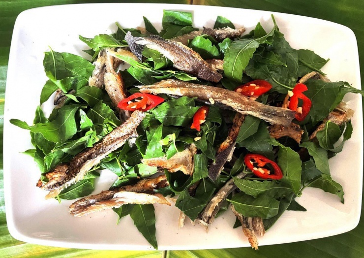 Lá cây dại này ở An Giang lọt top 100 món ăn đặc sản Việt Nam, vừa là cây thuốc hỗ trợ tiêu hóa, vừa là món ngon, đơn giản khi chế biến - 1