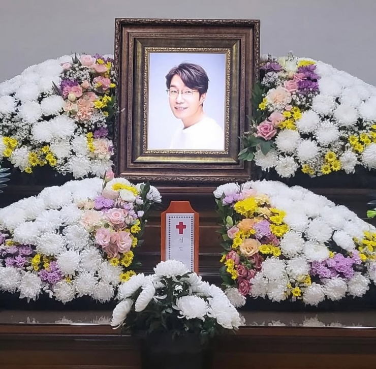 Di ảnh Song Young Kyu trong đám tang.&nbsp;