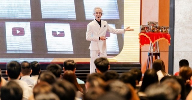 Sở hữu kênh YouTube hơn 45 triệu người đăng ký,...