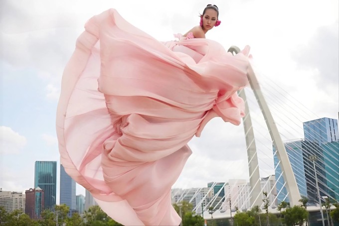 Ảnh photoshoot được chương trình công bố khi phát sóng trên truyền hình.