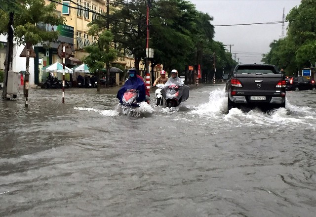 Nhiều khu vực mưa dông mạnh vào chiều tối nay.