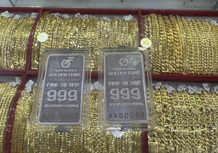 Giá bạc biến động liên tục trong những ngày qua
