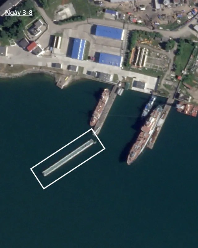 Cầu phao của căn cứ tàu ngầm hạt nhân Rybachiy bị hư hại do động đất. Ảnh: PLANET LABS