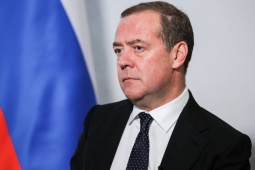 Ông Medvedev lên tiếng sau khi Nga không còn bị ràng buộc bởi hiệp ước hạt nhân với Mỹ