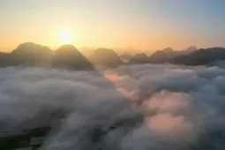 Chạm mây trên đỉnh Nà Lay, ngắm trọn thung lũng Bắc Sơn từ trên cao