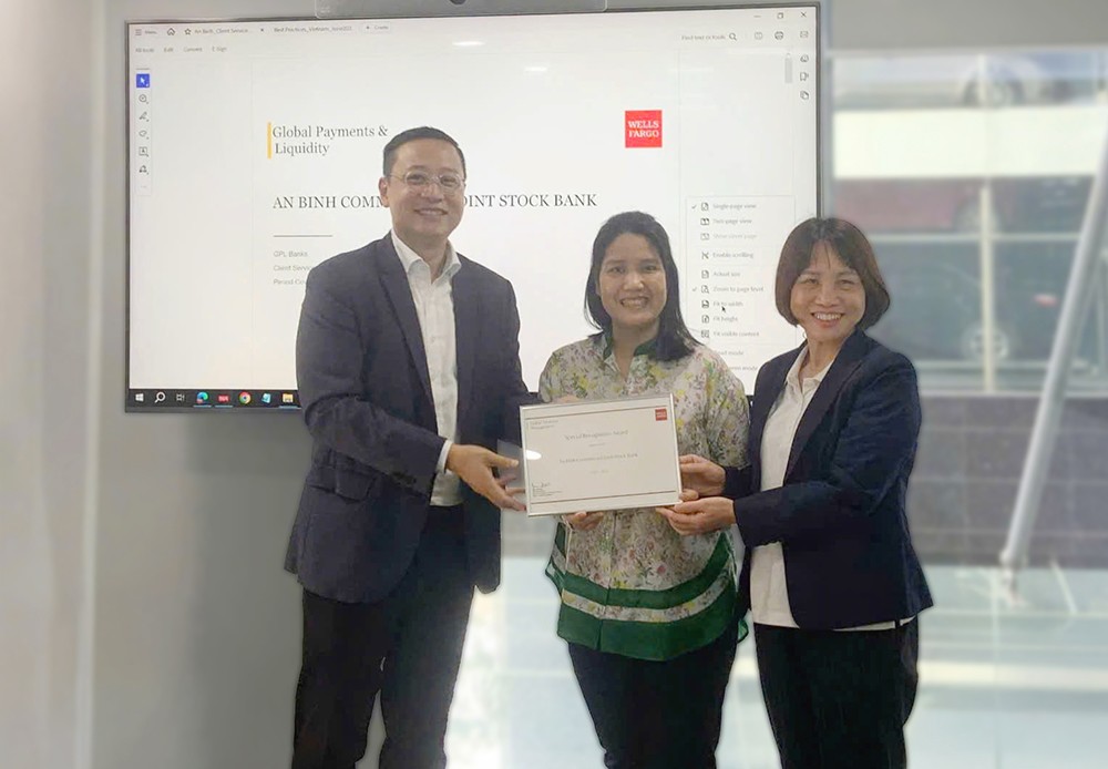 Giải thưởng “Chất lượng Thanh toán Quốc tế Xuất sắc” do Ngân hàng Wells Fargo trao tặng, ghi nhận những thành tích nổi bật của ABBANK trong việc duy trì tỷ lệ điện thanh toán đạt chuẩn cao trong giai đoạn 2023 – 2024
