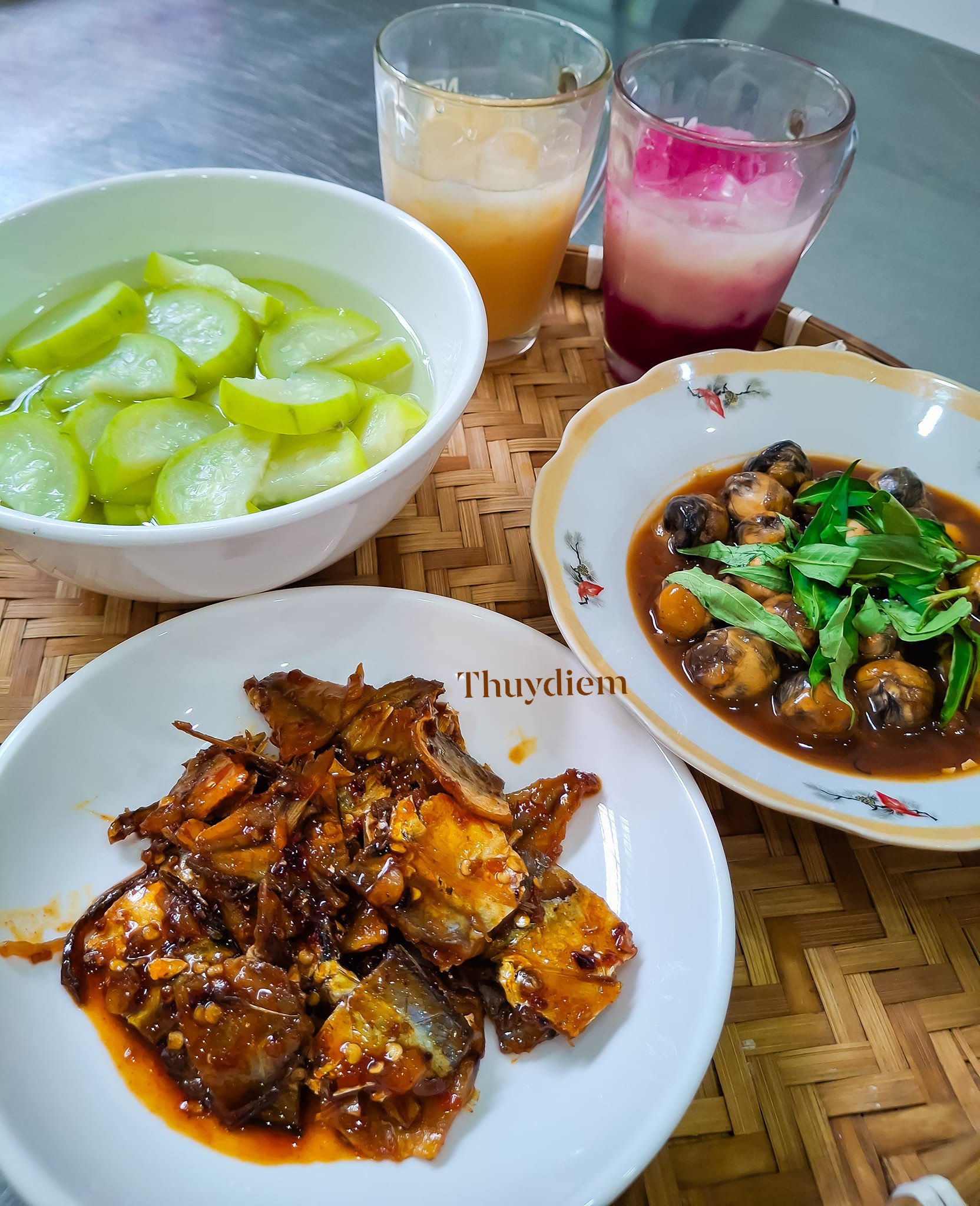 Khô cá chỉ vàng rim - Cút lộn xào me - Bầu luộc