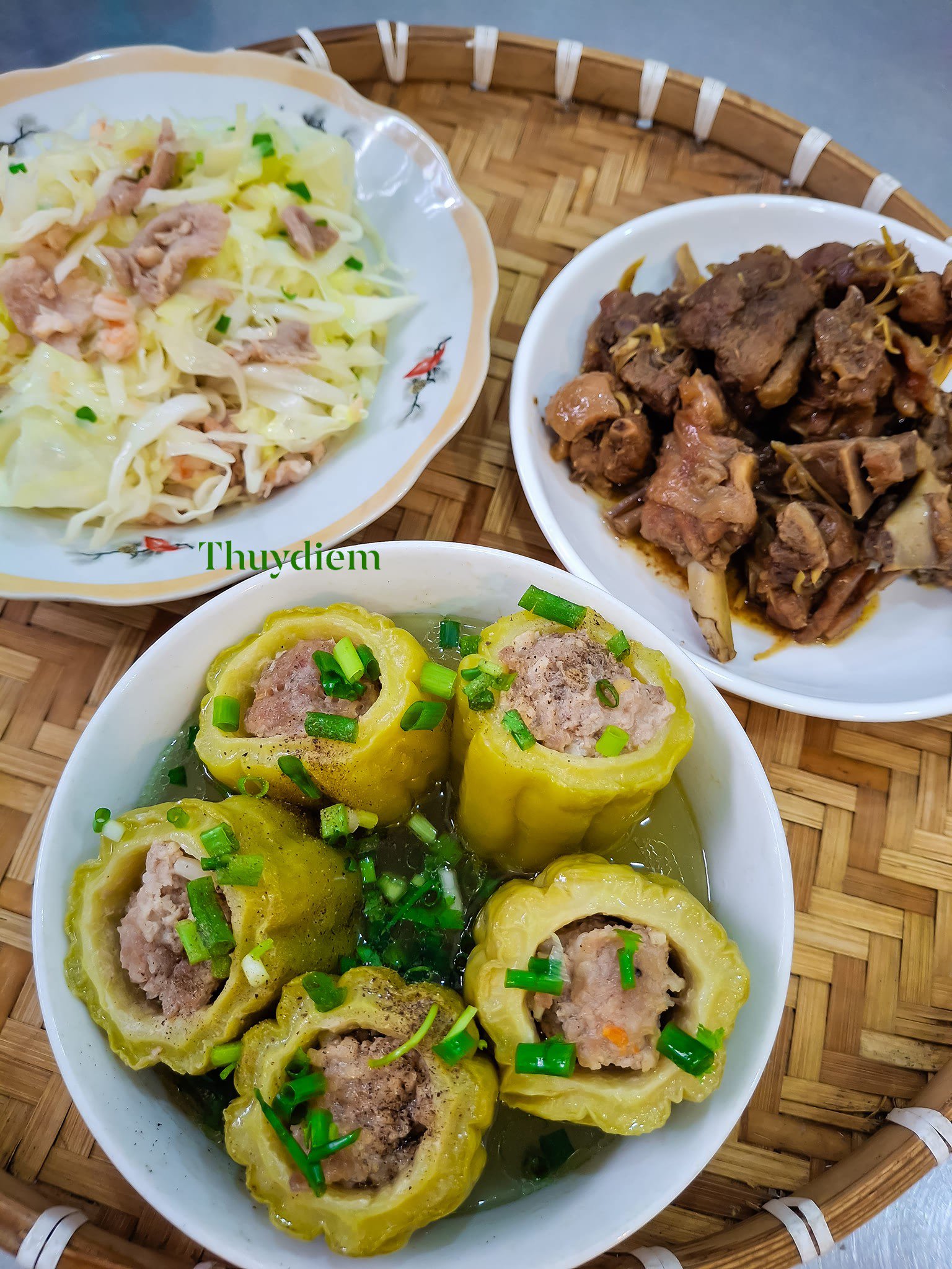 Thịt vịt kho gừng - Giá, bắp cải xào tôm thịt - Canh khổ qua nhồi thịt