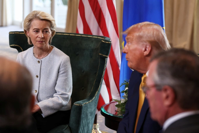 Chủ tịch Ủy ban châu Âu (EC) Ursula von der Leyen và Tổng thống Mỹ Donald Trump tại Scotland hôm 27/7. Ảnh: Reuters