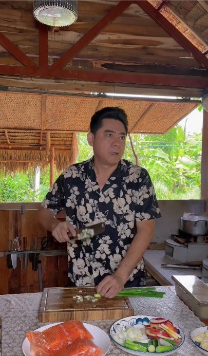 Video đăng tải ngày 5/8 nhưng được thực hiện trước khi diễn viên Huỳnh Anh Tuấn ngã bệnh.