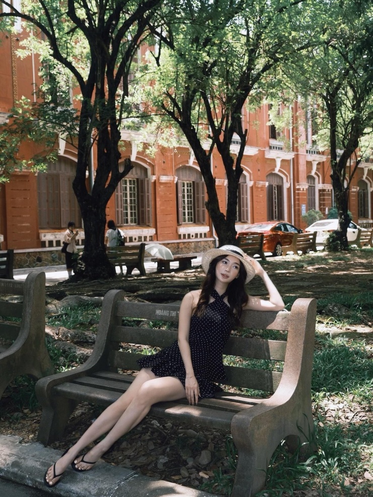 Cựu hot girl cũng gây ấn tượng với cuộc sống xa hoa, những chuyến du lịch sang chảnh đến nhiều địa điểm khác nhau.