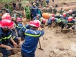 Cảnh sát bạt núi, dỡ cây, lội bộ hơn 45 km cứu dân