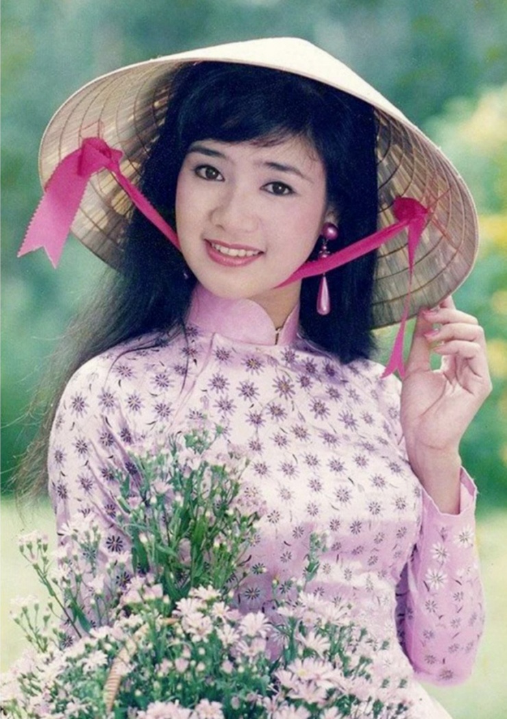 Một trong những hình ảnh quen thuộc của NSND Thu Hà trên các tờ lịch. (Ảnh: FBNV).