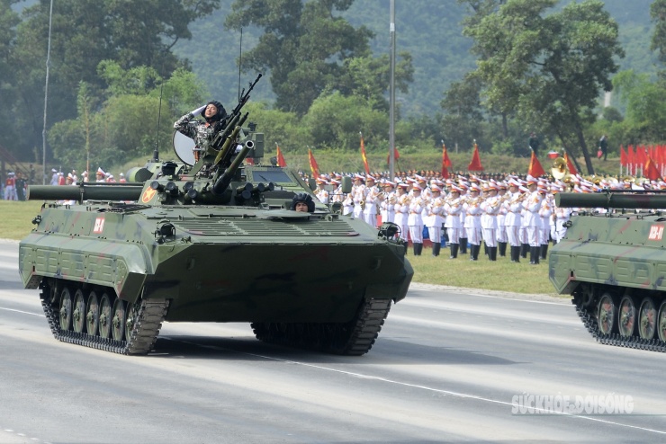 Xe chiến đấu bộ binh XCB-01 do Tổng cục Công nghiệp Quốc phòng Việt Nam nghiên cứu, phát triển và chế tạo.