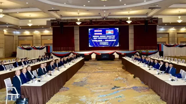 Đại diện từ Thái Lan (trái) và Campuchia (phải) trong cuộc đàm phán cấp ban thư ký Ủy ban Biên giới chung tại Malaysia hôm 5-8. Ảnh: CHÍNH PHỦ THÁI LAN