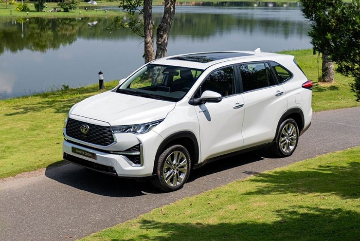 Toyota Innova Cross Hybrid là mẫu xe hybrid bán chạy nhất Việt Nam trong nửa đầu năm 2025.