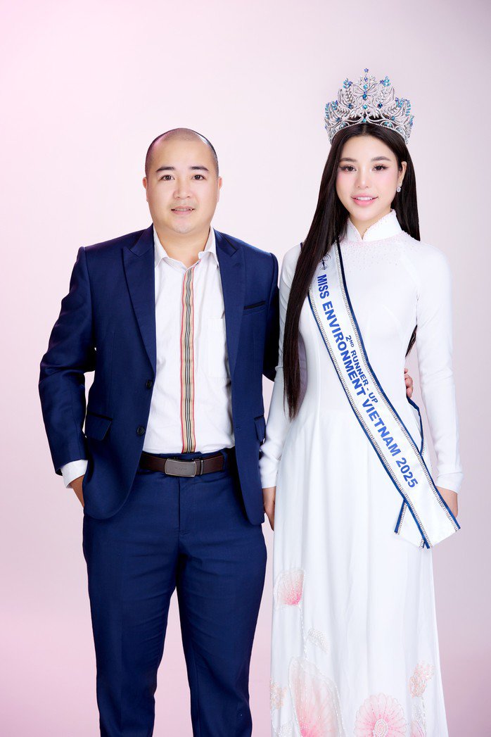 Ông Cao Huy đại diện công ty nắm bản quyền Miss Environment International tại Vietnam cho biết: Nguyễn Phương Thảo là cô gái xinh đẹp, dễ thương và có tình yêu môi trường.