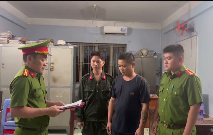 Nguyễn Thế Ninh bị bắt khẩn cấp.