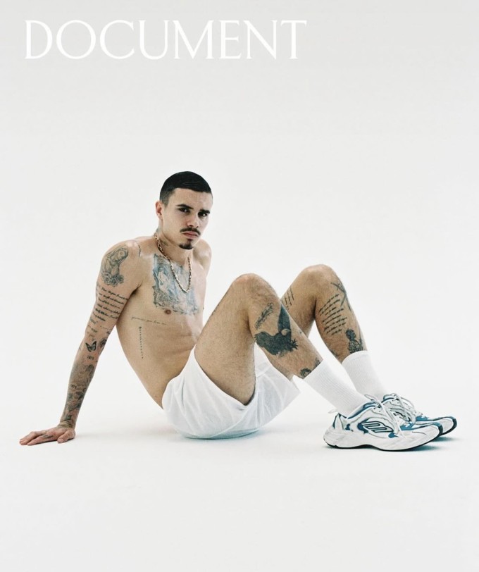 Romeo cũng có sở thích xăm hình giống bố và anh trai.