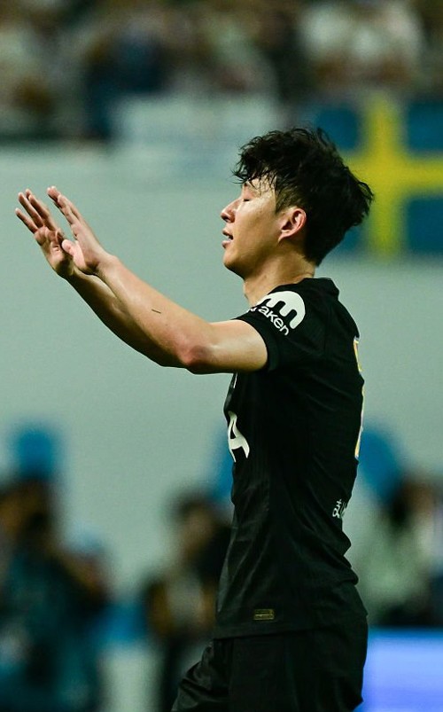 Son Heung Min & 10 năm ở Tottenham: Đã vĩ đại hơn huyền thoại Park Ji Sung? - 3