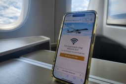 Kinh tế 24h: Vietnam Airlines bắt đầu kinh doanh Internet trên máy bay: 10 USD được vào web 1 giờ