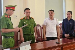 Bắt giam hiệu trưởng nâng khống điểm cho 1 học sinh thành thủ khoa