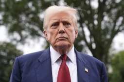 Kinh tế 24h: Ông Trump tuyên bố kế hoạch áp thuế 250% với dược phẩm