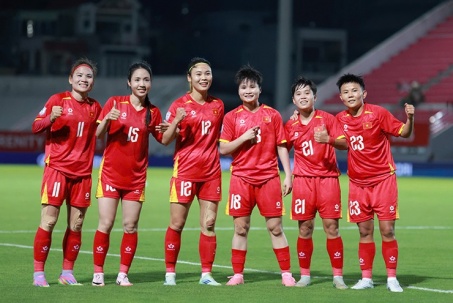 ĐT nữ Việt Nam thăng hoa, Nguyễn Thị Vạn ghi siêu phẩm "lá vàng rơi"