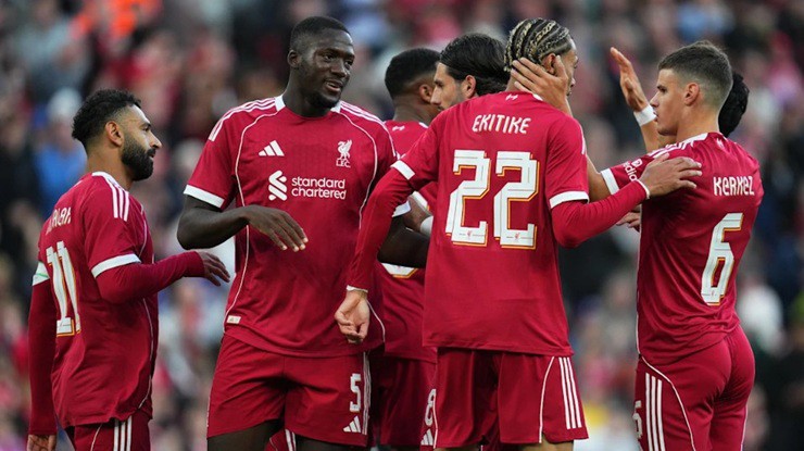 Salah sẽ được "chia lửa" trên hàng công Liverpool mùa tới