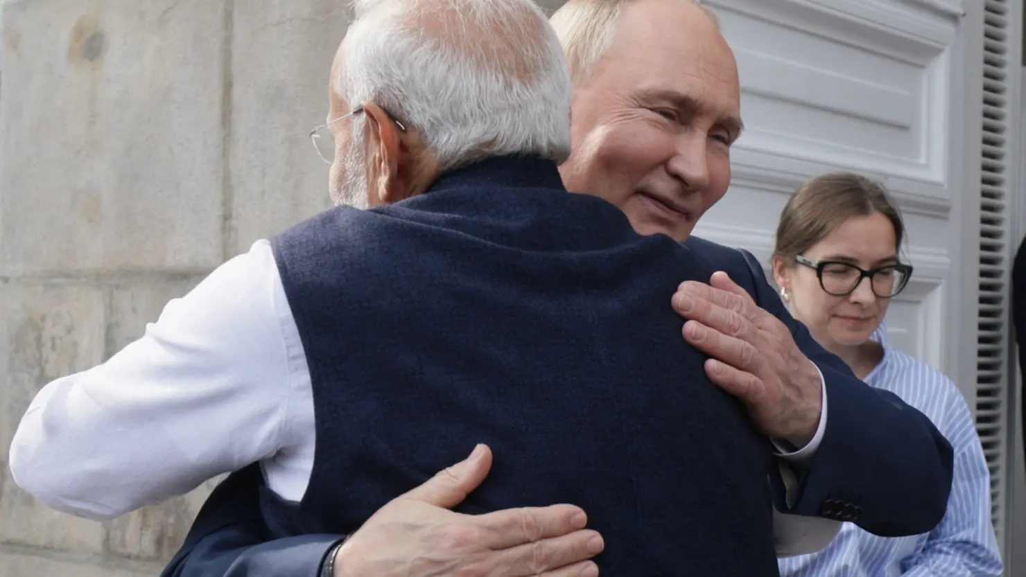 Tổng thống Nga Vladimir Putin chào tạm biệt Thủ tướng Ấn Độ Narendra Modi sau cuộc gặp tại Điện Kremlin ở Moscow, Nga ngày 9 tháng 7 năm 2024.&nbsp;