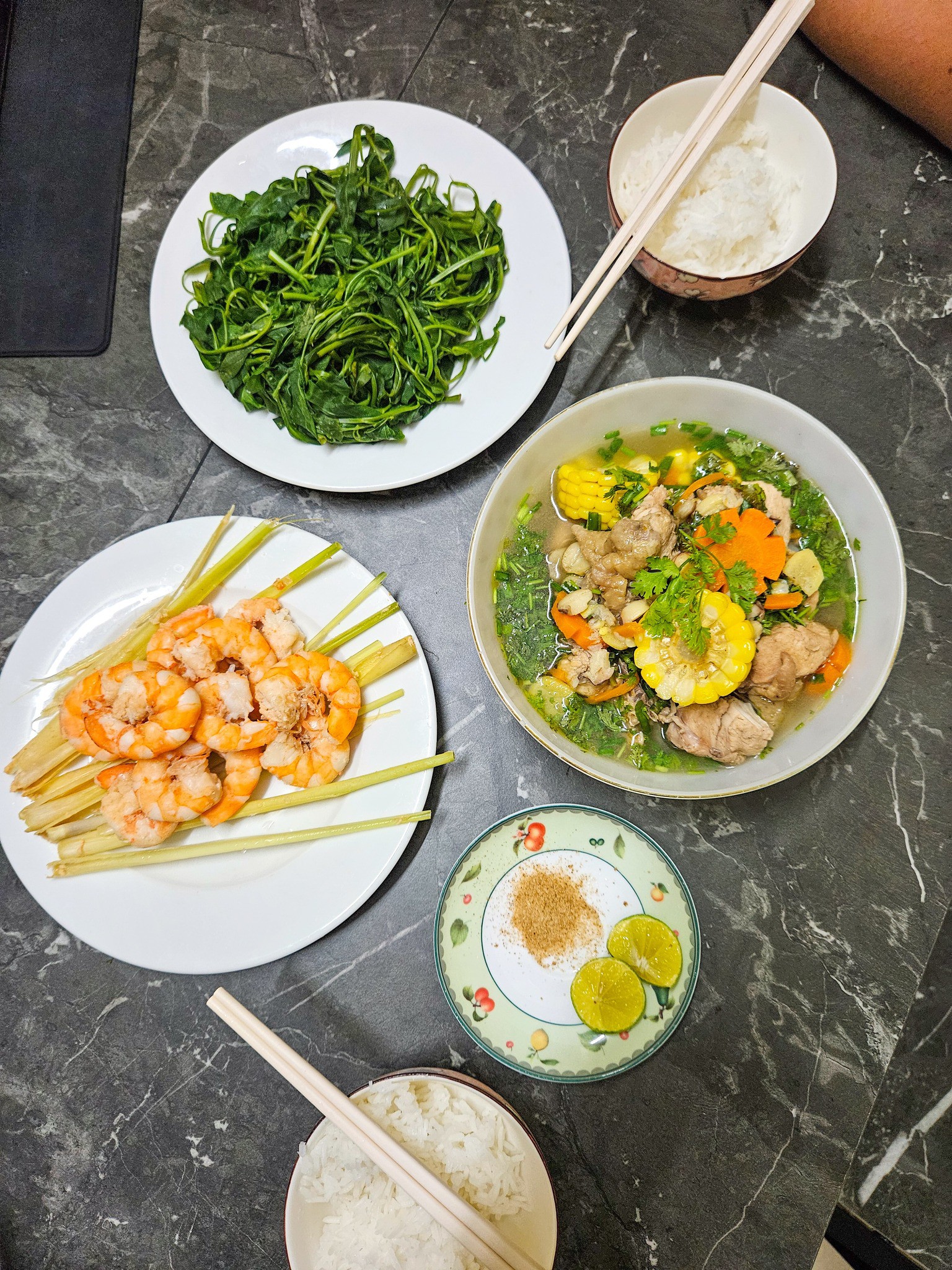 Tôm hấp sả chấm muối tiêu chanh - Gà hầm hạt sen - Rau muống luộc