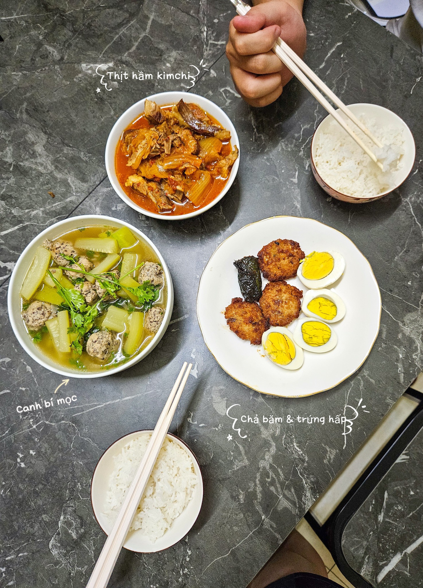 Canh bí mọc - Thịt hầm kim chi - Chả băm - Trứng hấp
