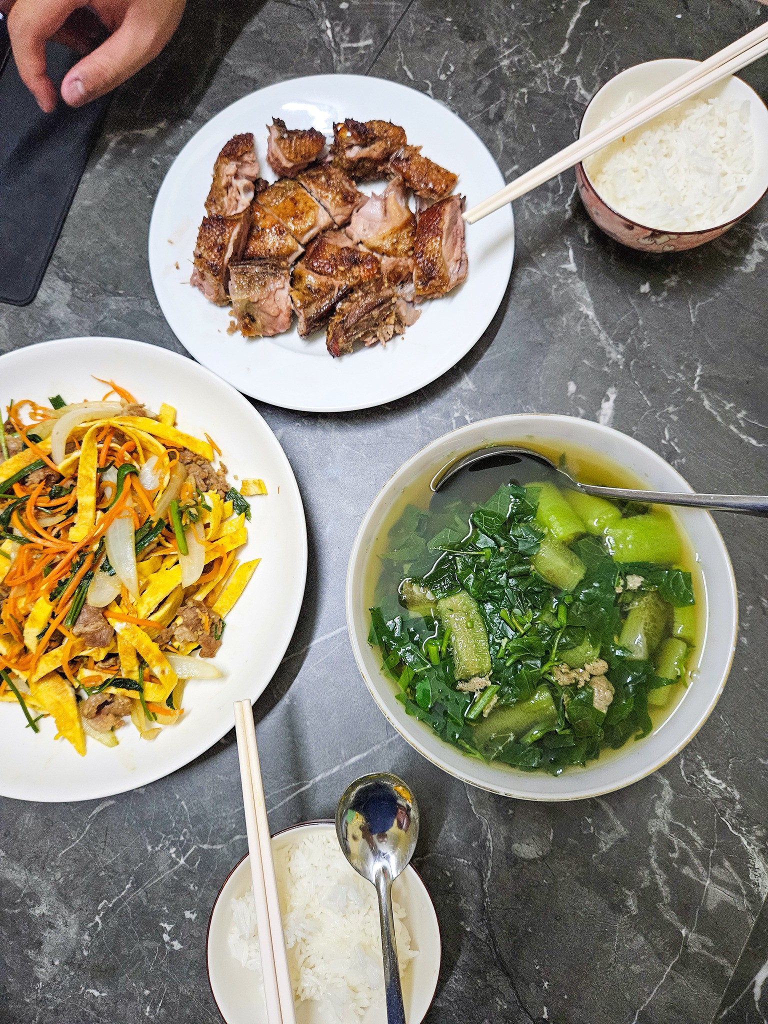 Vịt nướng - Bò xào thập cẩm - Canh cua