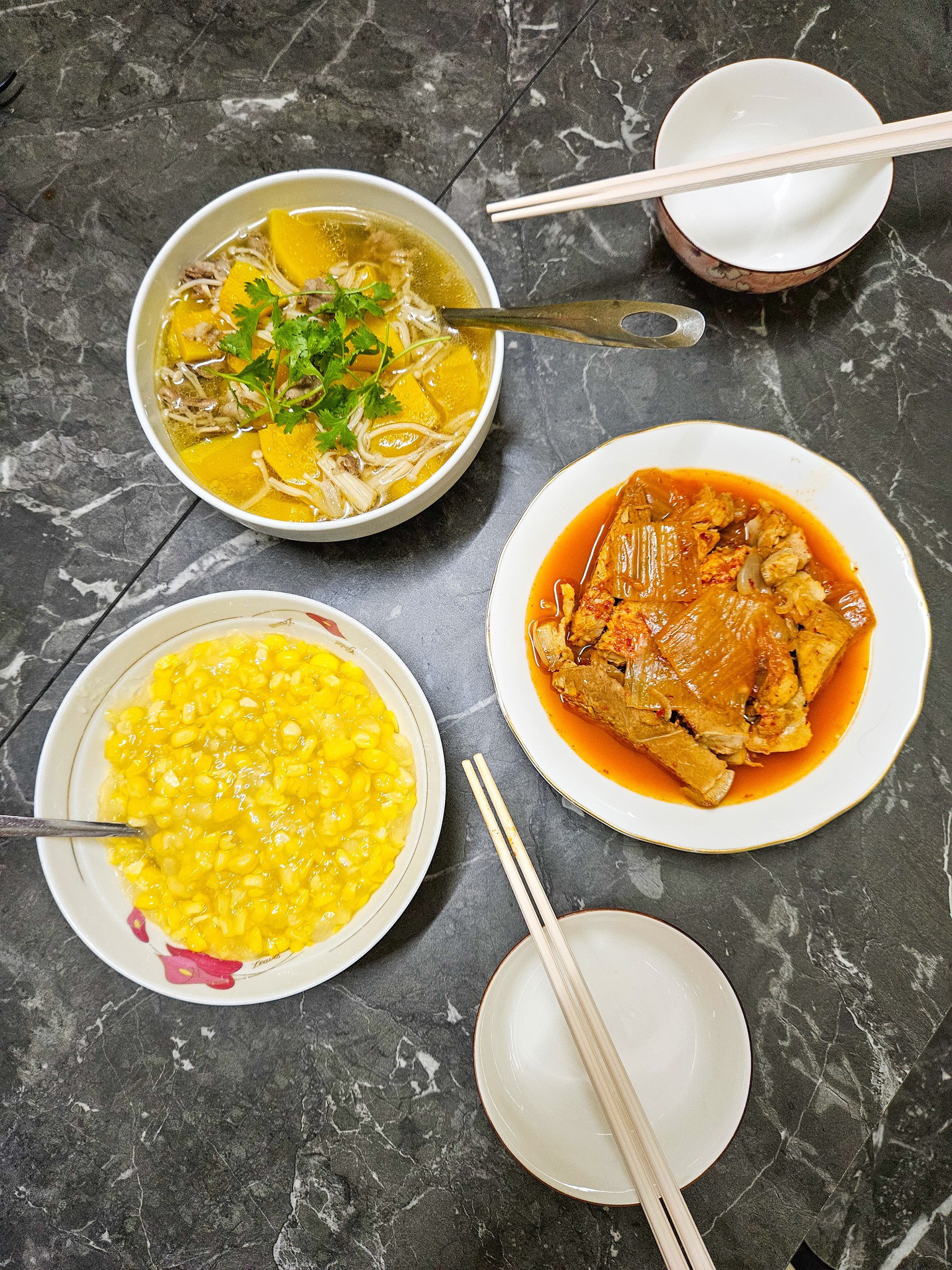 Thịt hầm kimchi - Sườn hầm bí đỏ -&nbsp;Chè bắp ngọt&nbsp;