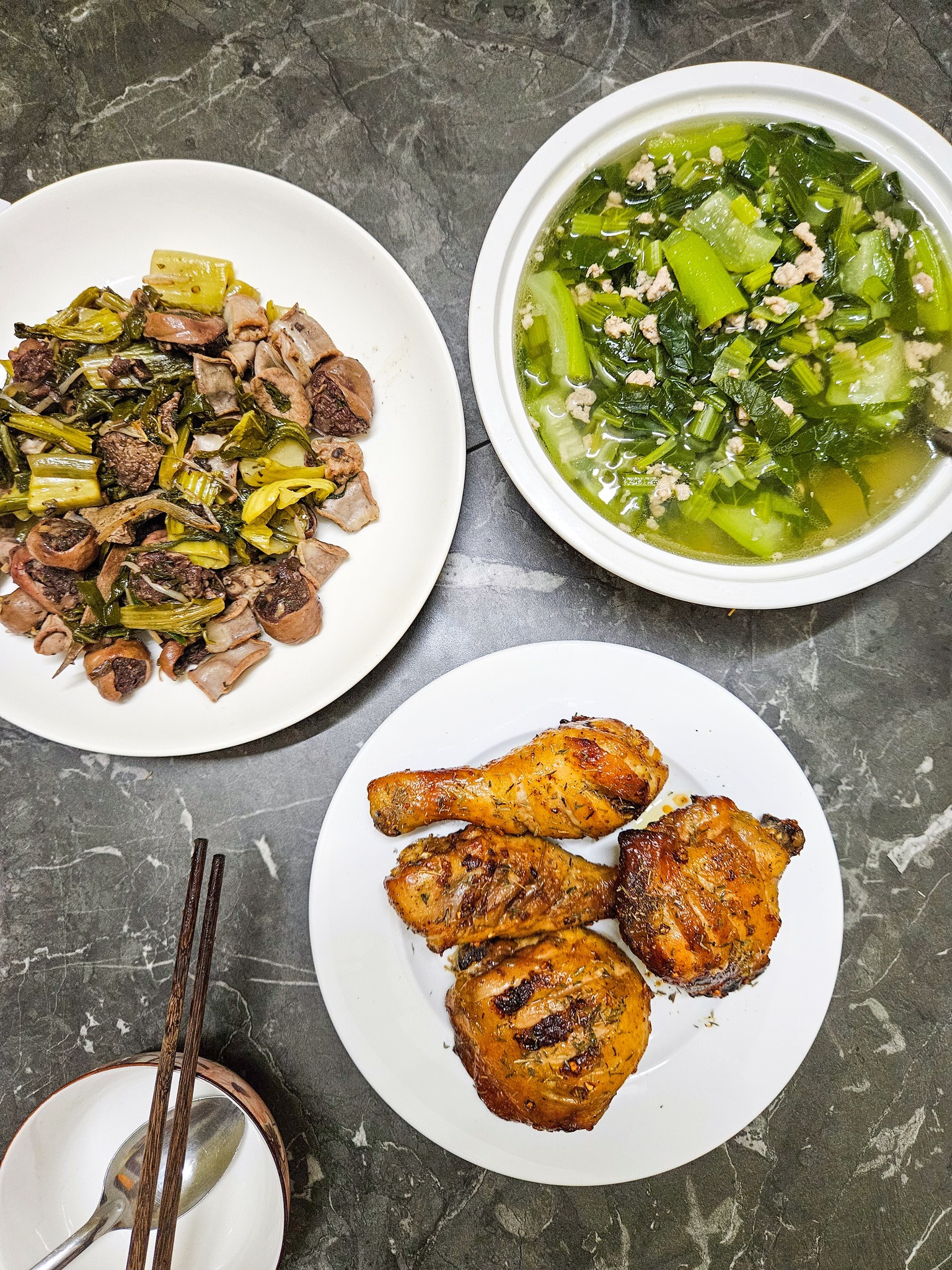 Lòng xào dưa - Gà sốt bơ tỏi - Canh cải mướp thịt băm