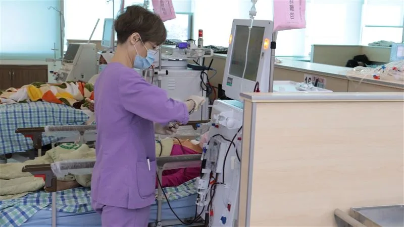 Uống quá nhiều nước ép dưa hấu, người đàn ông bị tiểu đường và sau đó biến chứng nặng.