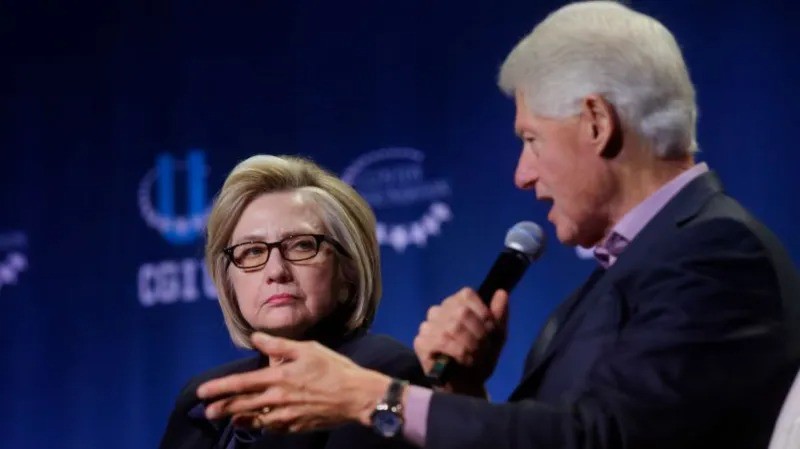 Vợ chồng cựu Tổng thống Mỹ Bill Clinton tại một sự kiện. Ảnh: Getty