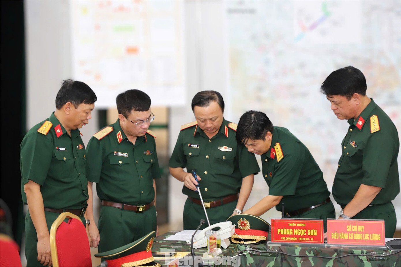Xe pháo quân sự thực hành cơ động đêm về Quảng trường Ba Đình - 7