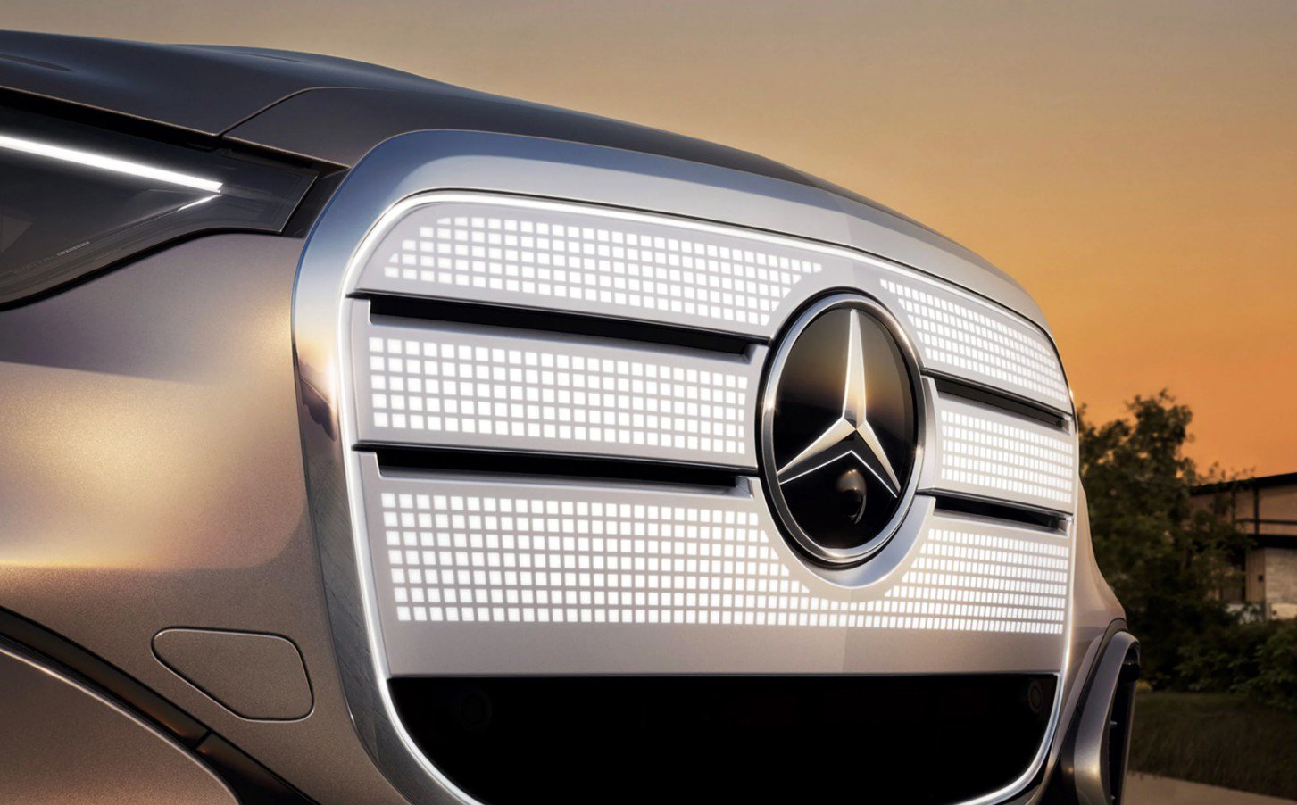 Mercedes-Benz tung ảnh GLC EQ mới thay thế EQC - 1
