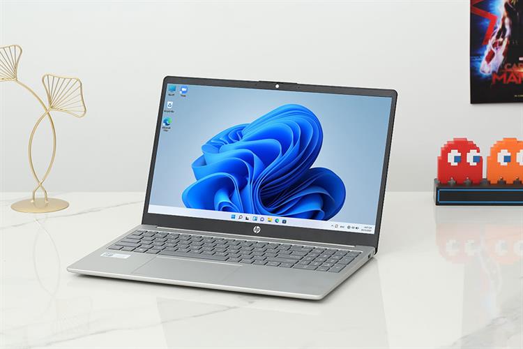 HP 15 - A6VV8PA sở hữu màn hình 15.6 inch - đủ lớn để chia nhỏ nhiều cửa sổ, tăng hiển thị và tối ưu hiệu suất công việc