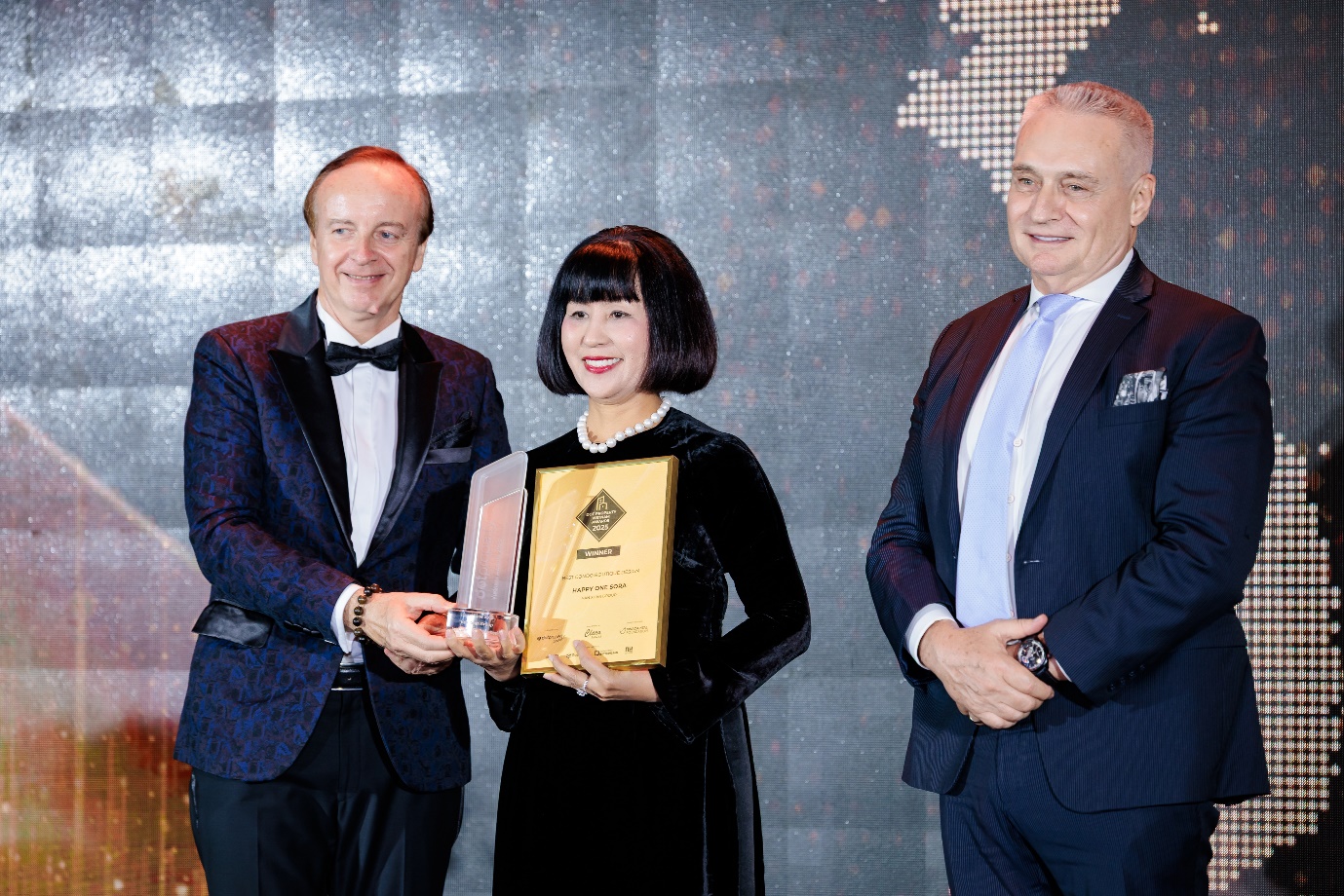 Vạn Xuân Group nhận bộ đôi giải thưởng vinh danh tại Dot Property Awards 2025.