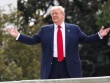 Ông Trump 'đi dạo' trên nóc Nhà Trắng