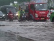 Hà Nội: Đường Võ Chí Công ngập từ đêm đến sáng, giao thông ùn tắc kéo dài