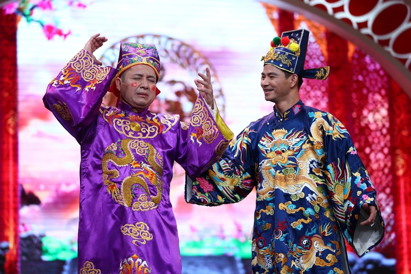 Táo Quân gần như không có kịch bản, mọi tình tiết trong chương trình được xây dựng từ những vấn đề thời sự, xã hội nổi bật trong năm.