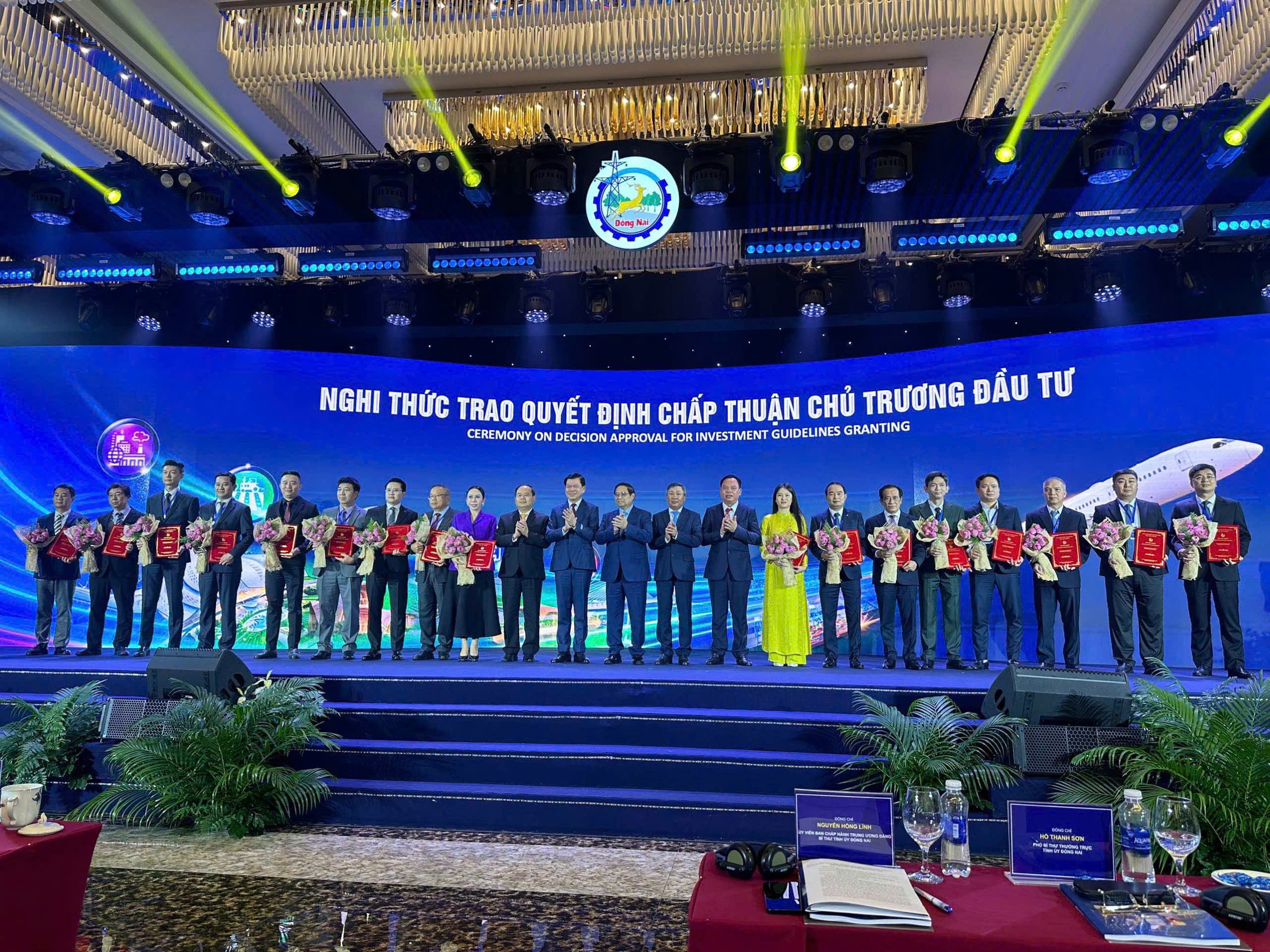 Ông Trần Ngọc Nguyên - Chủ tịch HĐQT PVCFC nhận quyết định chưởng trương đầu tư tại Hội nghị
